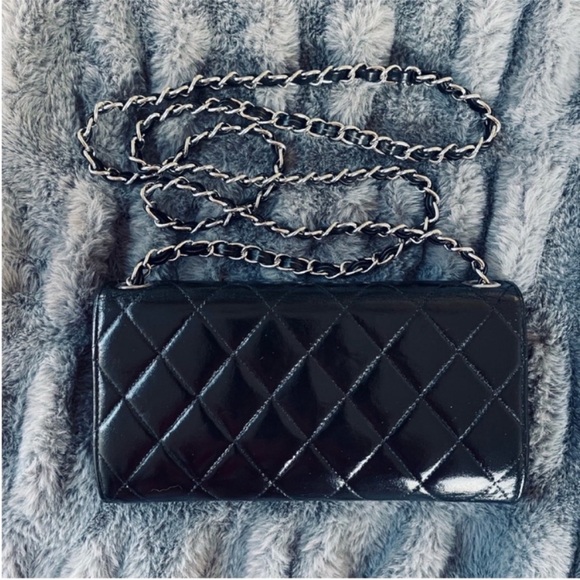 Chanel Authentic quilted wallet on chain - Picture 4 of 13